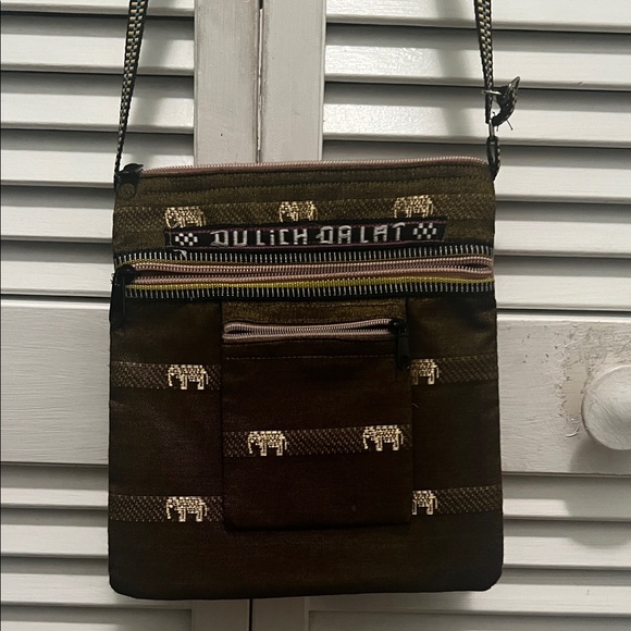 0977** Unisex Gold-Banana Leaf green Thai Silk Stylish Crossbody Bag - Picture 3 of 6